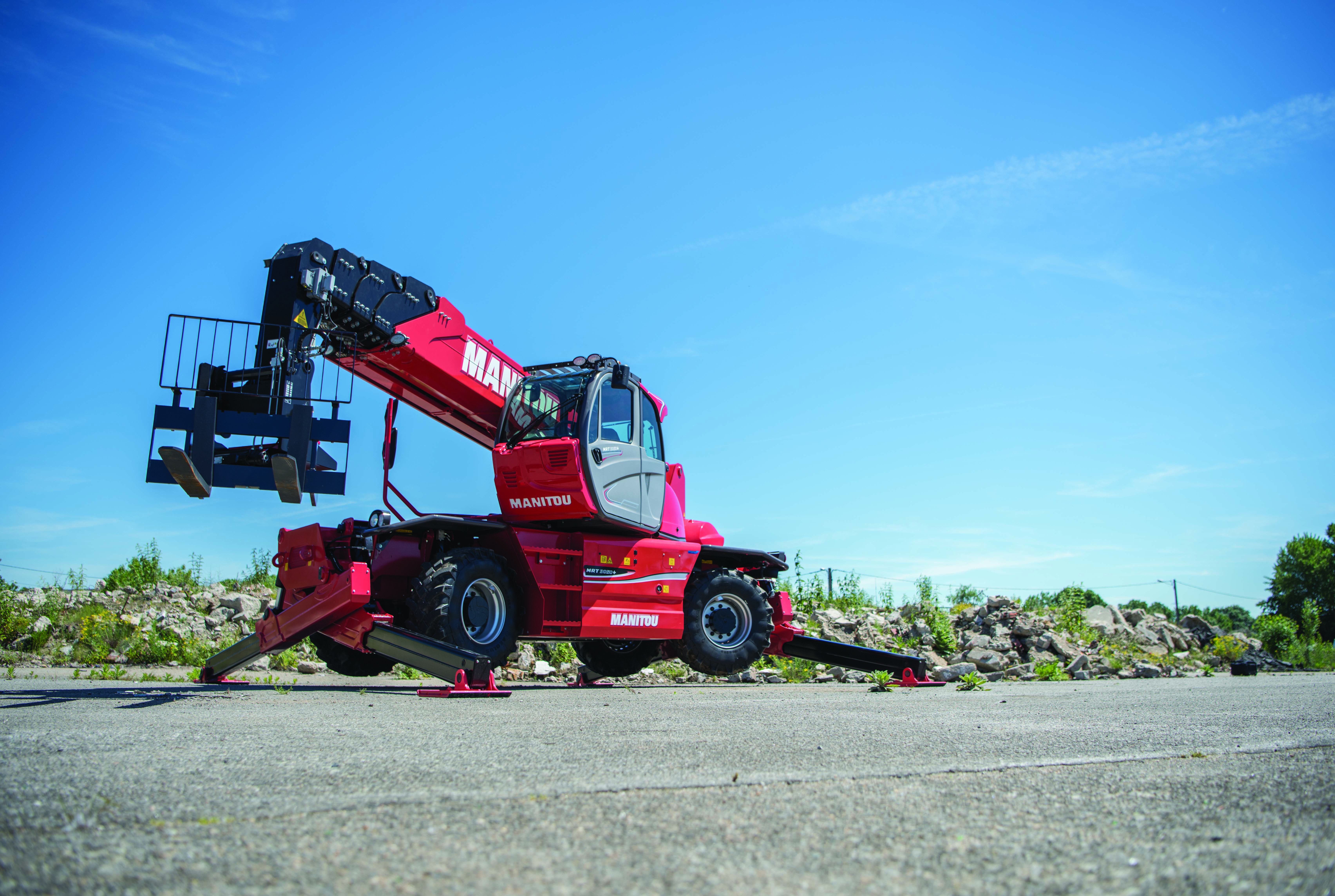 Погрузчик undefined. Manitou MRT 3050. Manitou MHT-X 10180. Маниту телескопический погрузчик. Вилочный телескопический погрузчик Manitou 129.