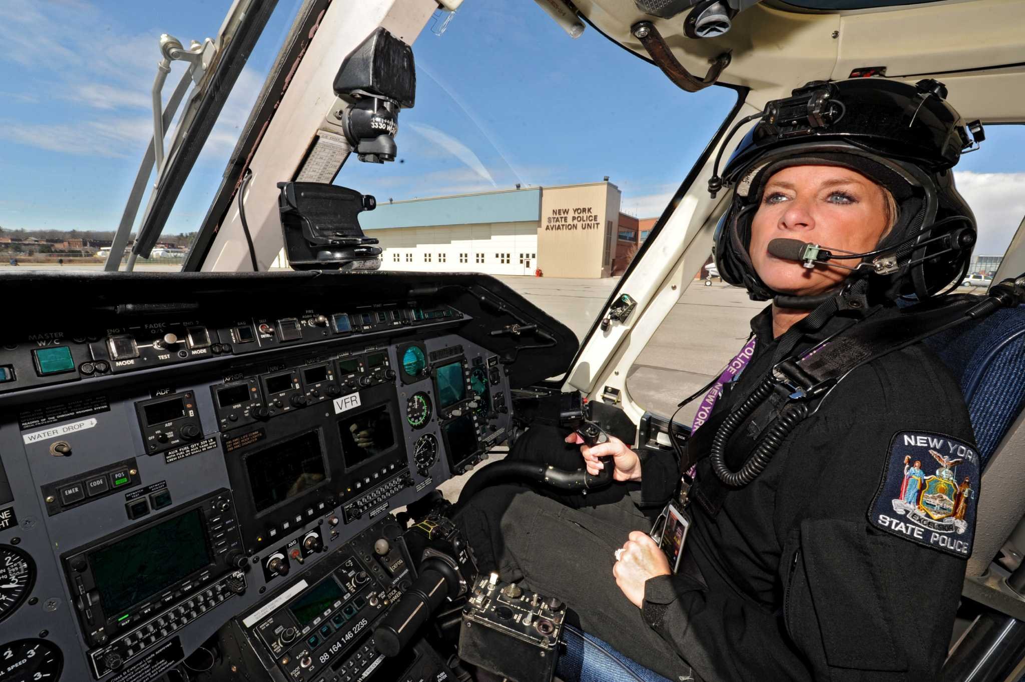 Helicopter pilot. Юцев пилот. Летчик вертолета. Пилот военного вертолета. Штурман вертолета.