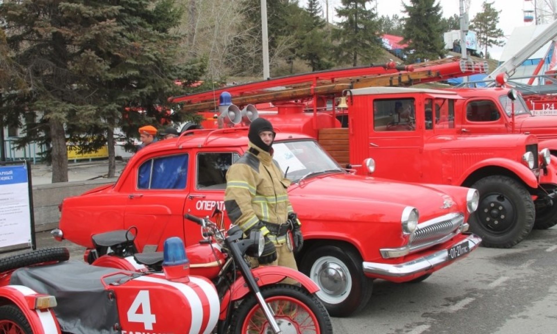 Первая служба пожарных. Пожарная машина. Пожарная машина МЧС. Старинные пожарные машины. Машина "пожарная служба".