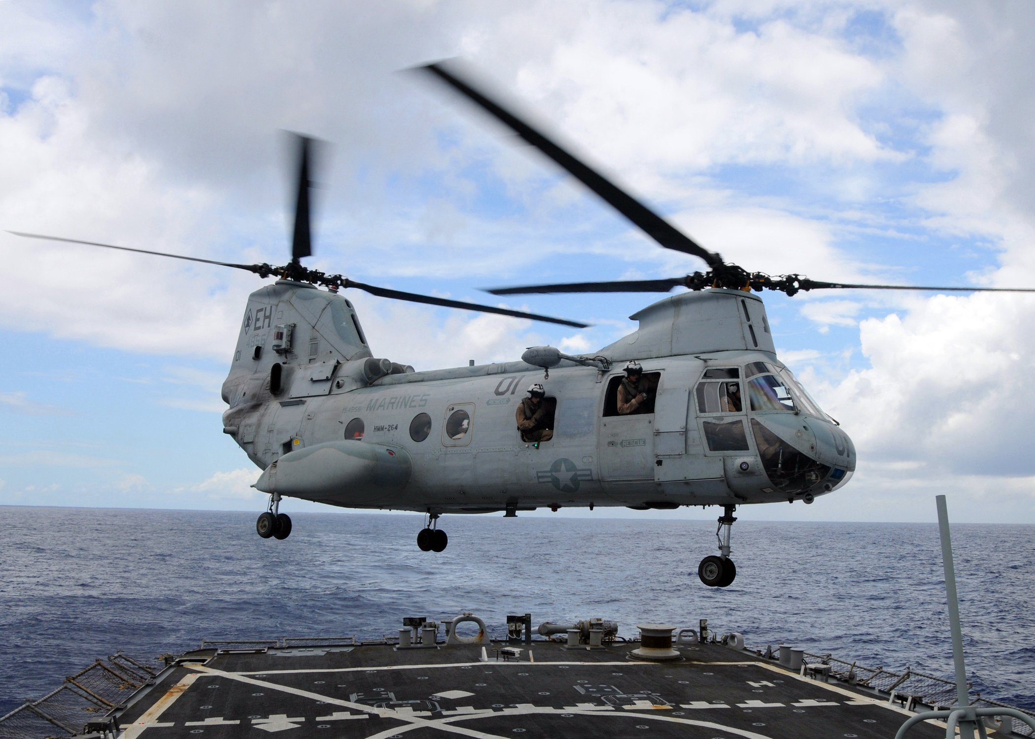 Си найт. Ch-46e. Си Найт вертолет. Транспортный вертолёт СН-46 си Найт. Вертолет сн46д.