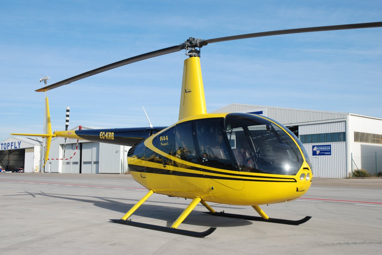 Р 44. Вертолет Robinson r44 пассажирский. Вертолет Robinson r44 санавиации. Robinson r44 Raven i. Робинсон 44.