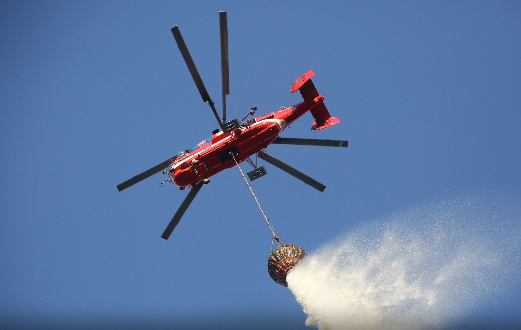 Вертолет для тушения пожаров