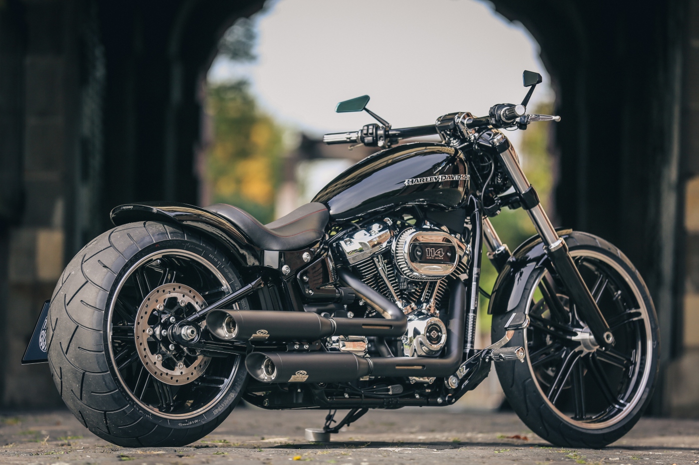 Харлей Дэвидсон мотоциклы Breakout. Харлей Дэвидсон Breakout. Мотоцикл Harley-Davidson Softail Breakout. Чоппер Harley Davidson Breakout.