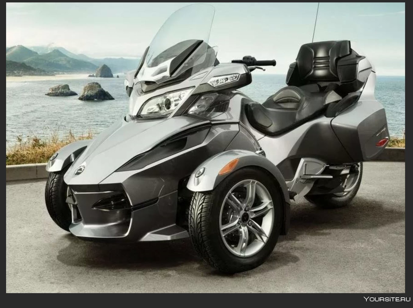 Трицикл can am Spyder