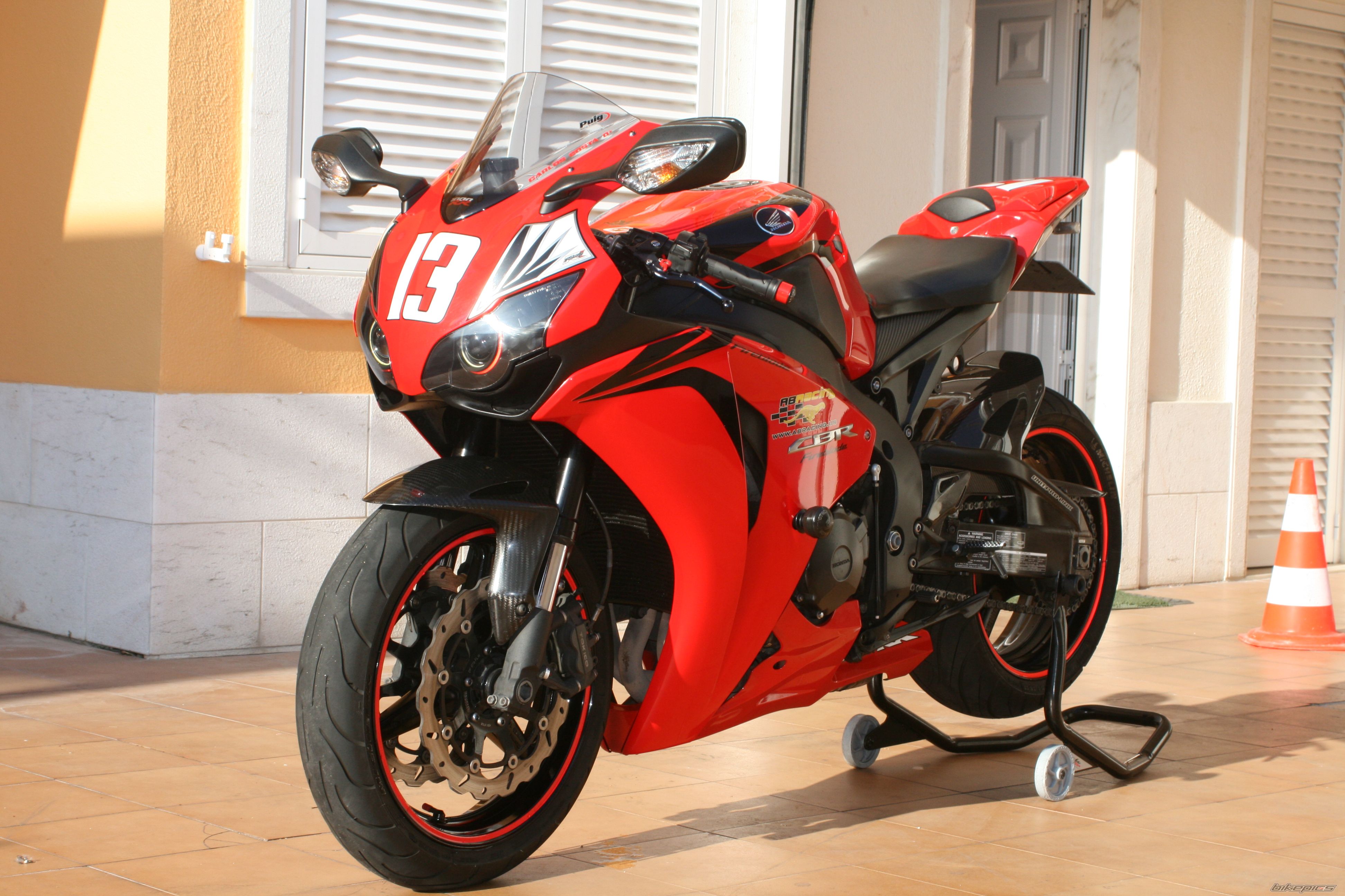 Honda cbr1000rr черно желтый