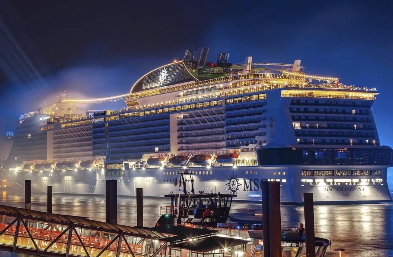 Круизы сентябрь 2025. Грандиоза лайнер круизный. Круизный лайнер MSC. MSC grandiosa 5 лайнер. MSC Euribia лайнер.