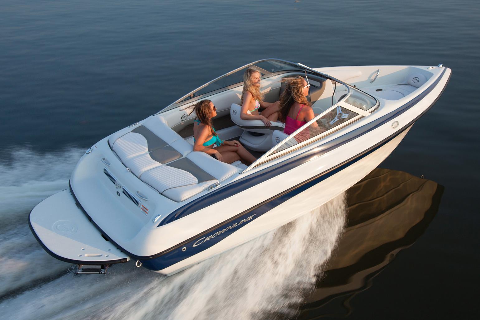 Лодка 4 человека. Катер Кроунлайн. Crownline 18ss. Катер Crownline. Crownline 265 SS.