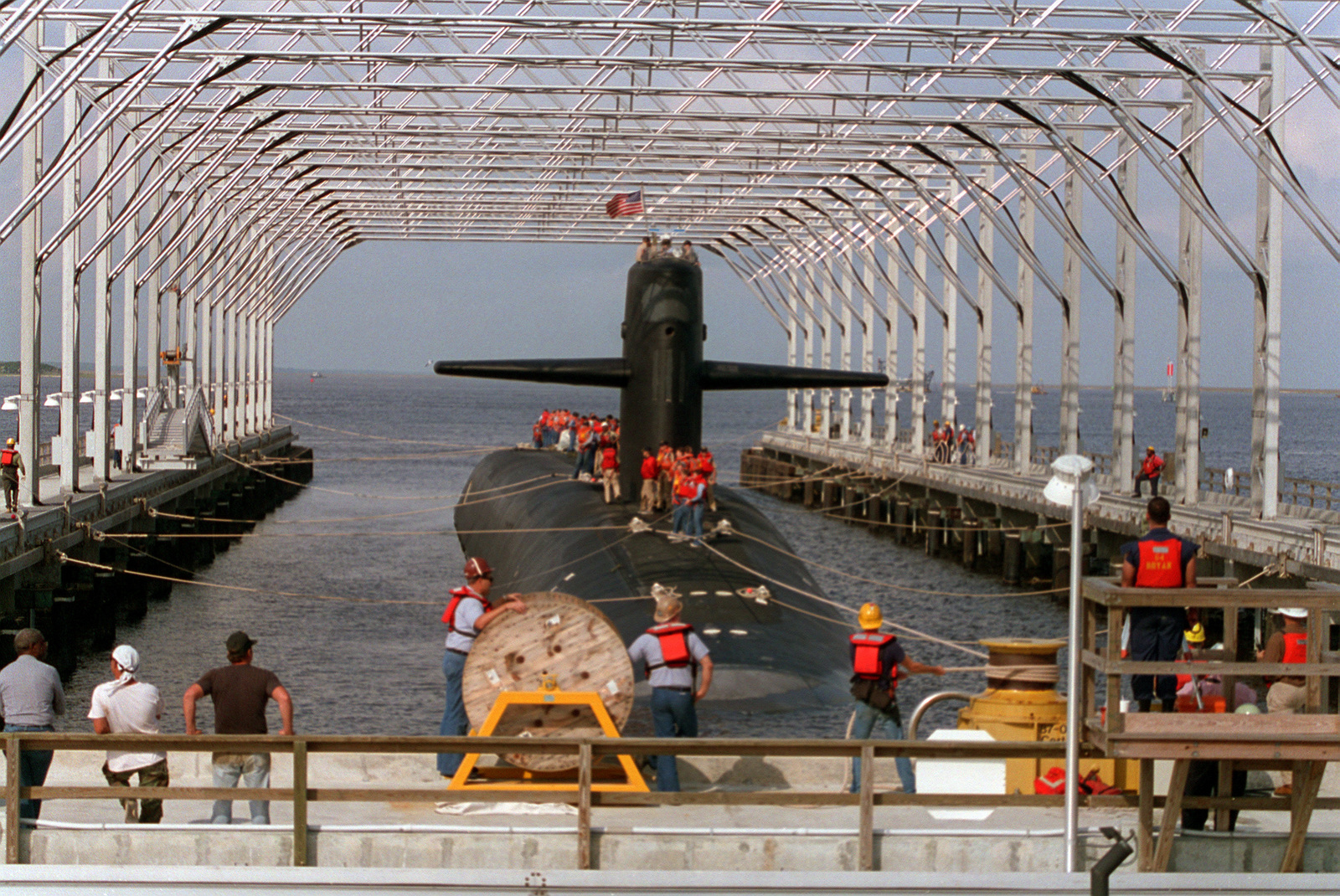 Производство атомных лодок. USS West Virginia SSBN-736. Судостроение Великобритании. Подводная лодка мостик. Подлодка электростанция.