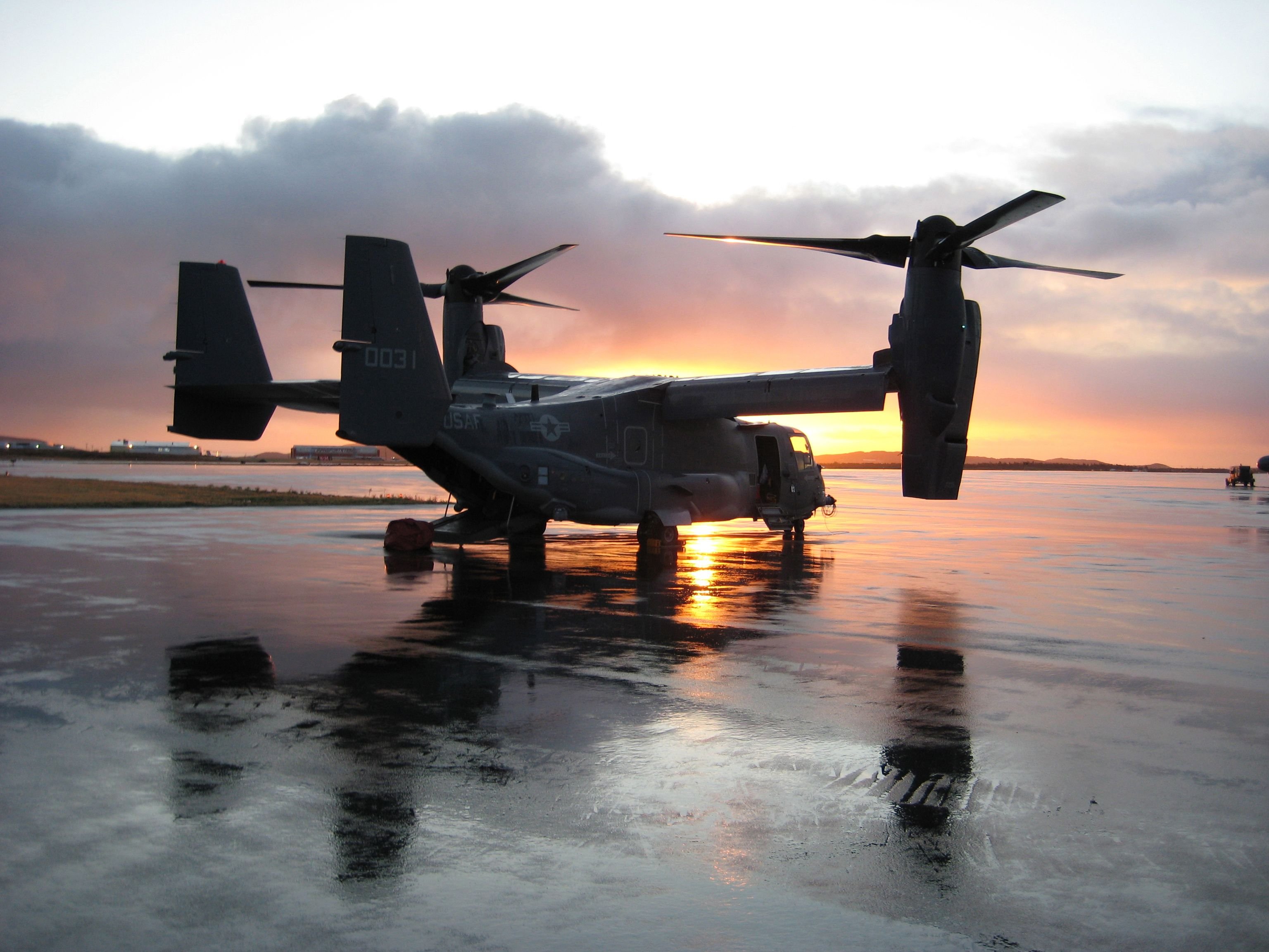 Конвертоплан что это фото. Конвертоплан CV-22b Osprey. Самолет v-22 Osprey. Конвертоплан CV-22 Osprey. Военные самолёт Bel Boeing v-22 Osprey.