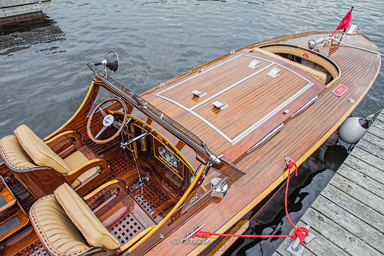 Купить палубу. Деревянная парусная яхта Fairline 53 интерьер. Водоизмещающий катер краб 800. Палубная лодка. Катер с деревянной палубой.