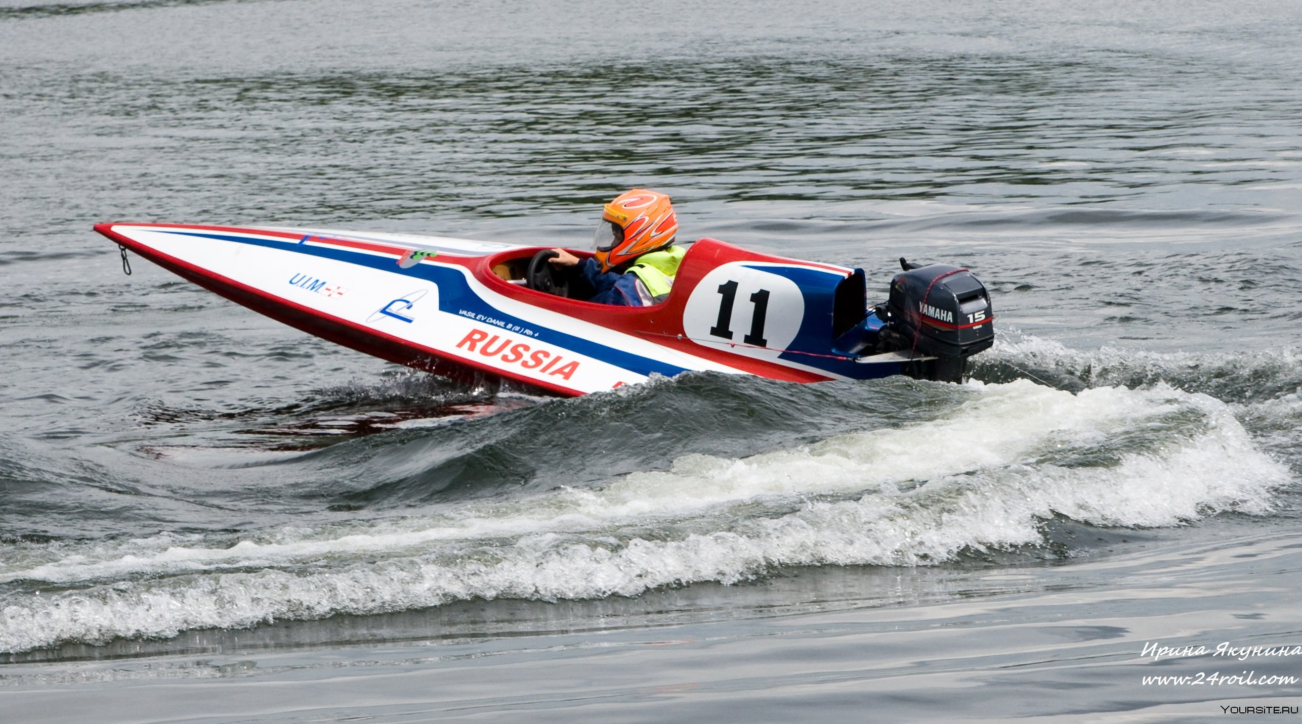 Легкая гоночная лодка. Мотолодка gt-30 водно-моторный спорт. Водномоторный спорт глиссера. Спортивная лодка глиссер. Формула 2 водно моторный спорт.