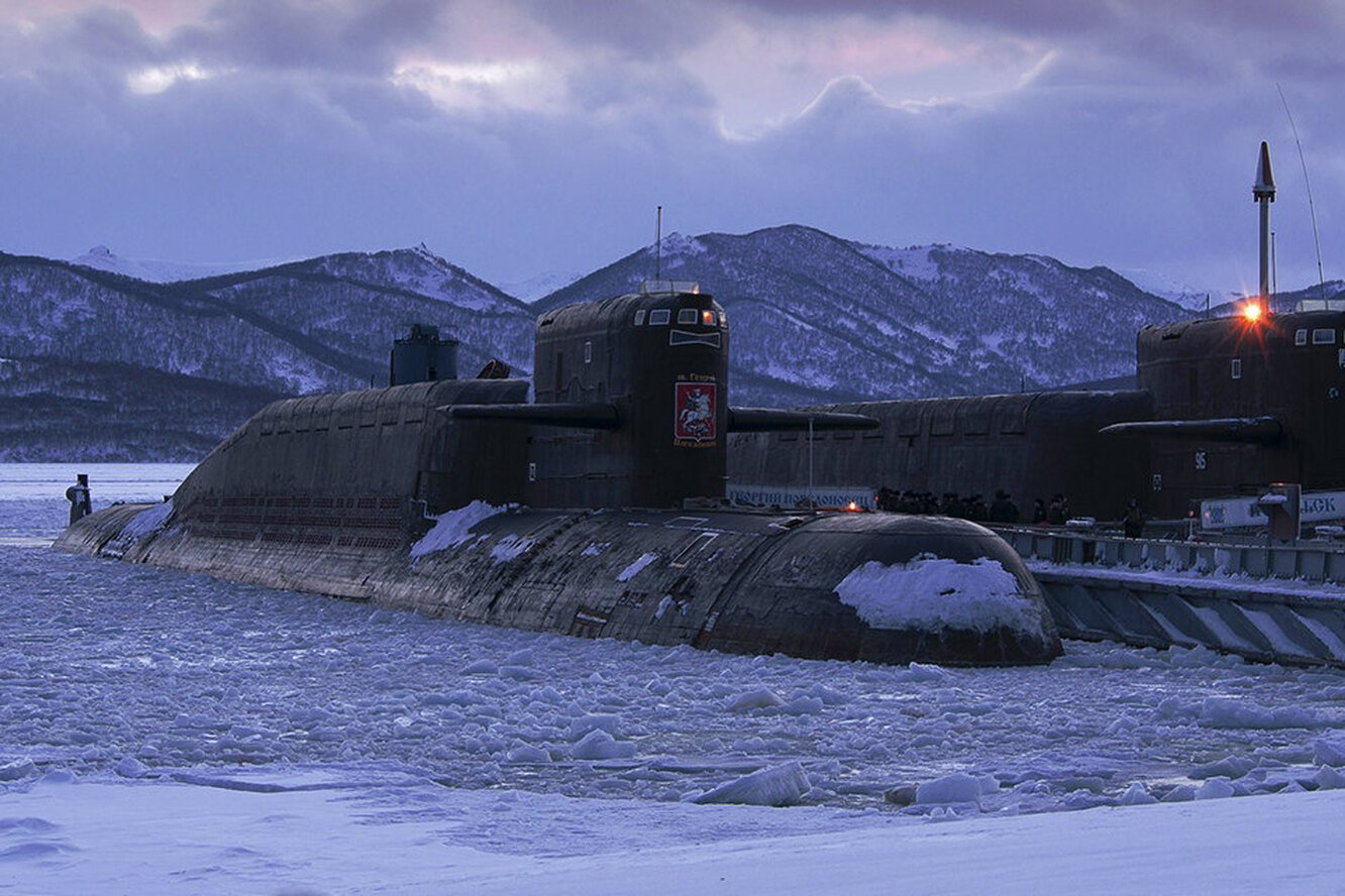 Про подводный флот. Подводная лодка Гаджиево к245. Гаджиево памятник подводная лодка. Подводная лодка к 433. Подводная лодка Заполярье.