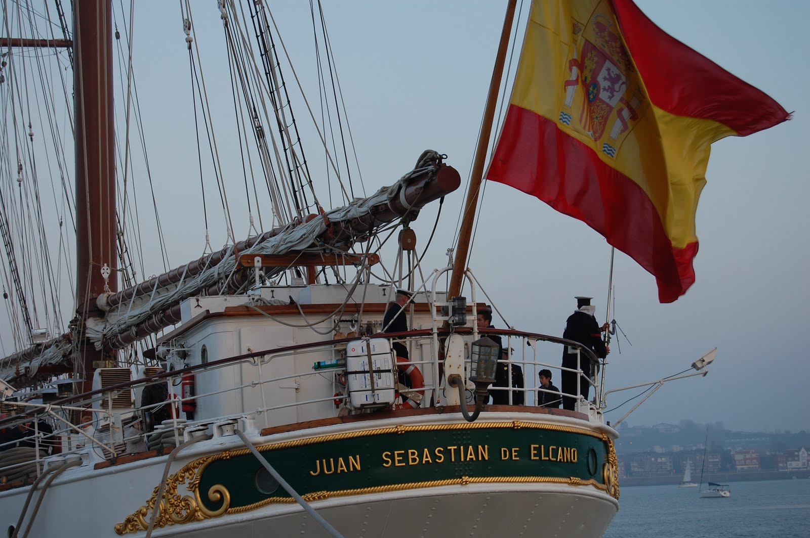 Эспаньела. Хуан Себастьян Элькано шхуна. Хуан Себастьян Элькано корабль. Хуан Себастьян Элькано испанский моряк. Испанский корабль.