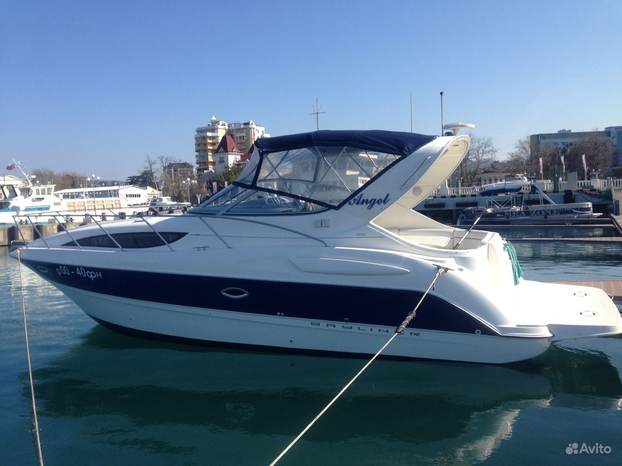 Дром катера. Катер Bayliner 305 2004. Инсталляция катера Байлайнер 305. Тарга из стеклопластика для катера Байлайнер 305. Авито катер Байлайнер.