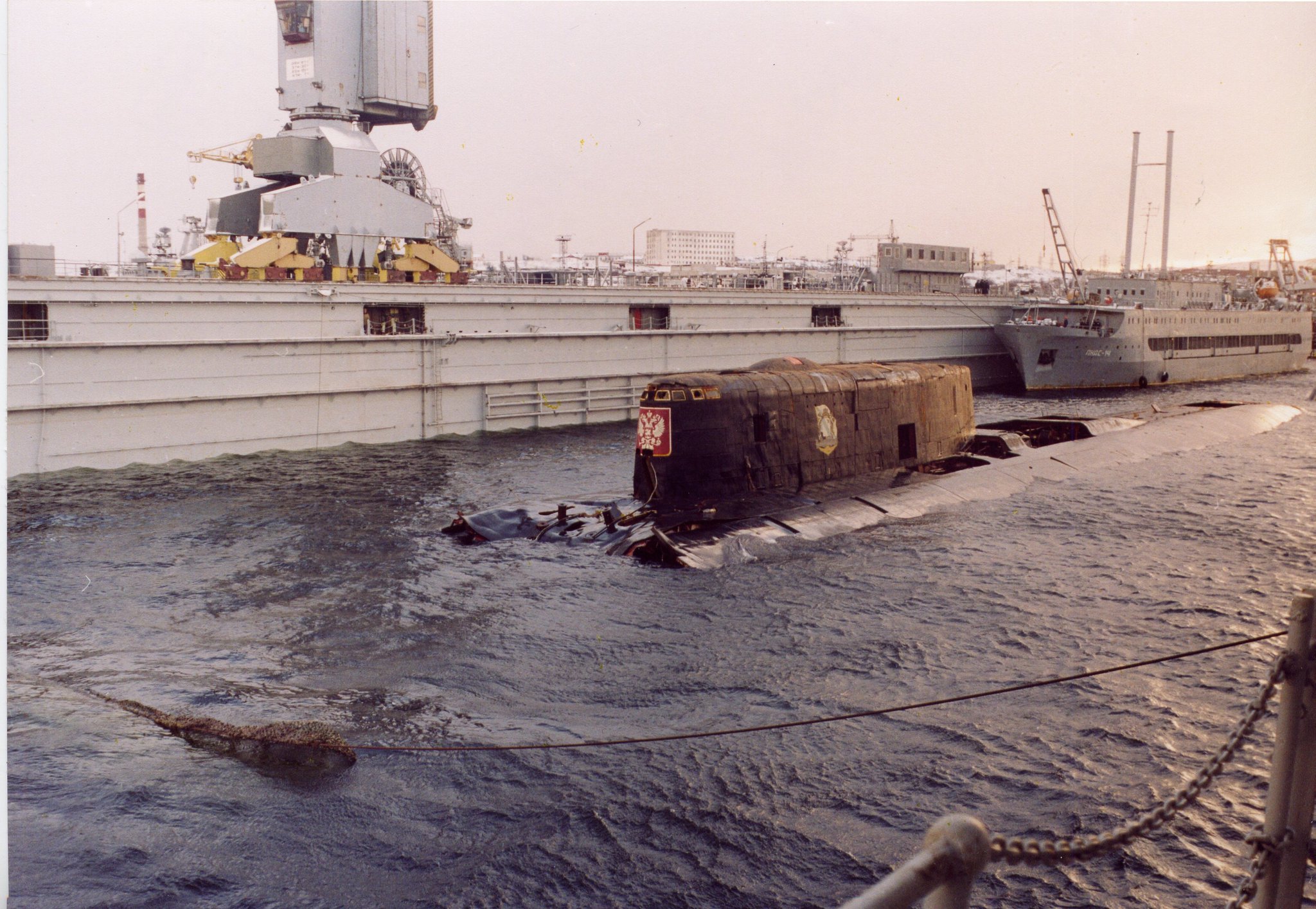 Трагедия апл. Подводная лодка "Курск". К-141 «Курск» подводная лодка. Курск подводная лодка после подъема. Атомная подводная лодка Курск.