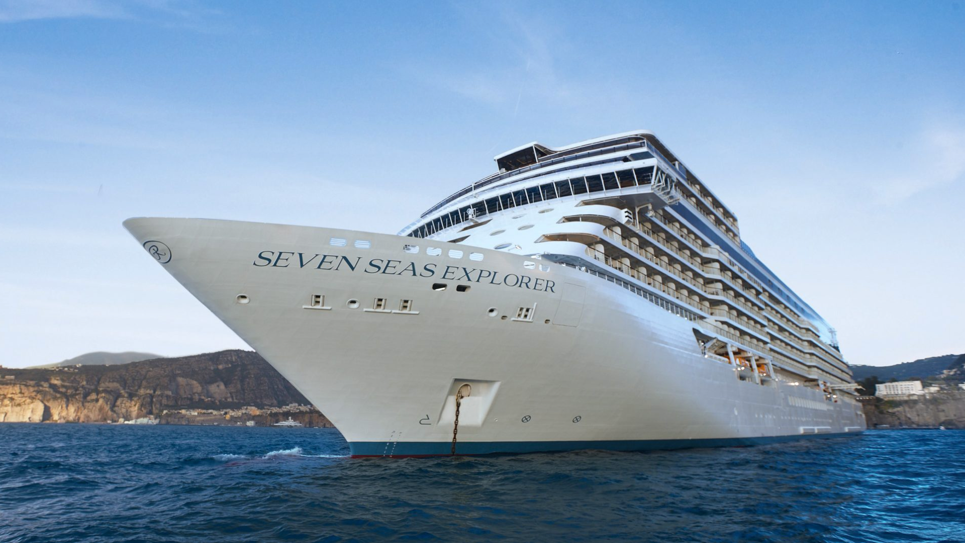 Круизный лайнер Seven Seas Explorer