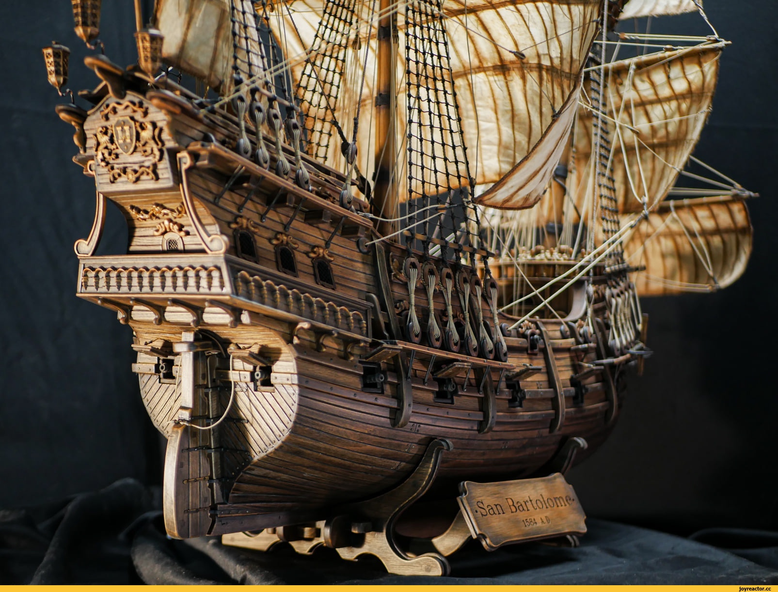 Старый корабль текст. Испанский Галеон 16 века. Испанский Галеон 17 века. Галеон корабль испанский.