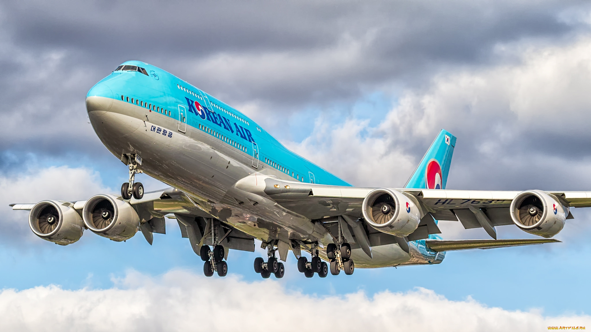 Пассажирский самолет фото. Боинг 747. Пассажирский Боинг 747. Boeing 747 Широкофюзеляжные. Пассажирский лайнер 747 Боинг.