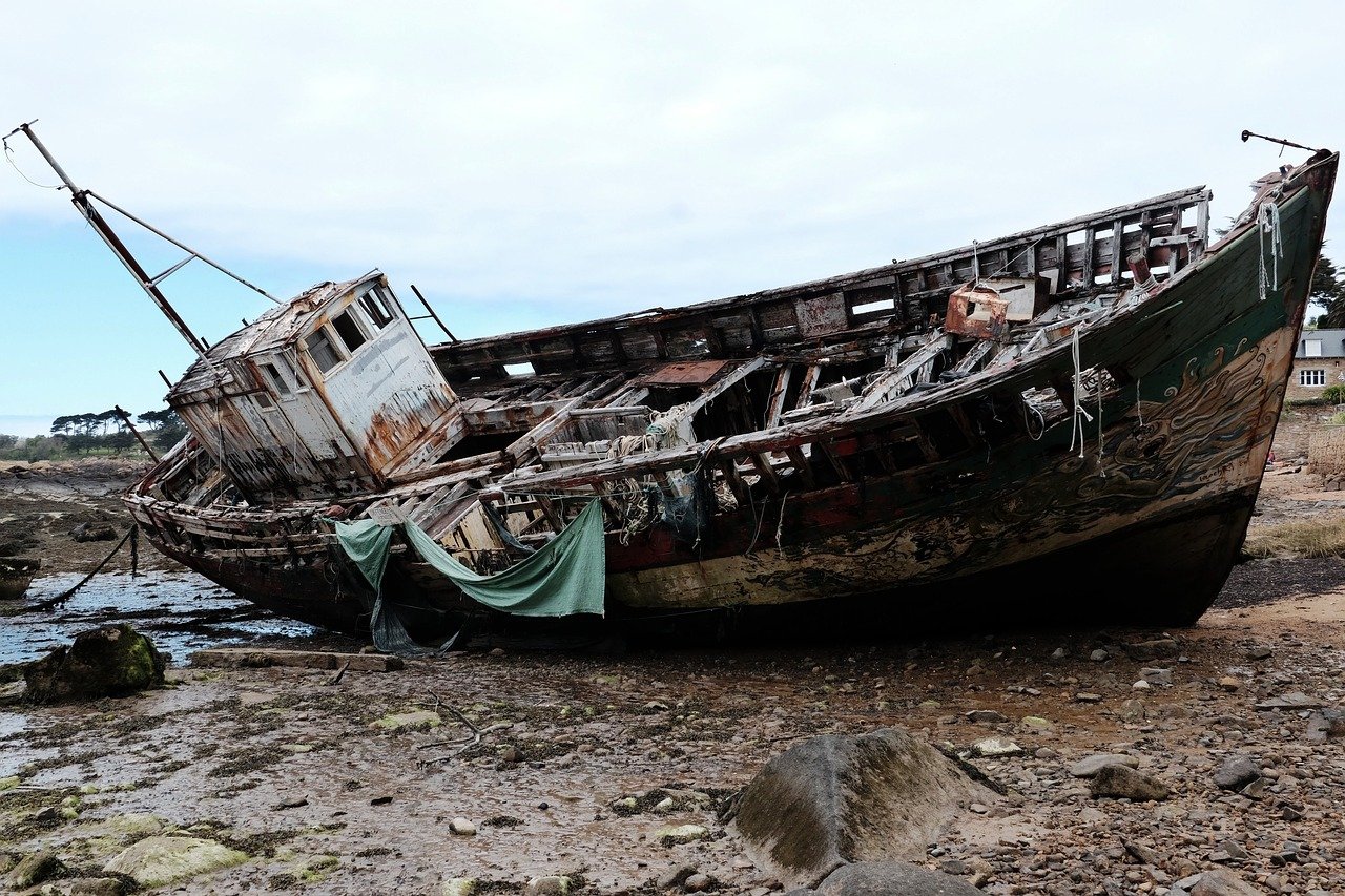 Wreck mp. Разбитый корабль. Заброшенные корабли. Разбившийся корабль. Затонувшие корабли.