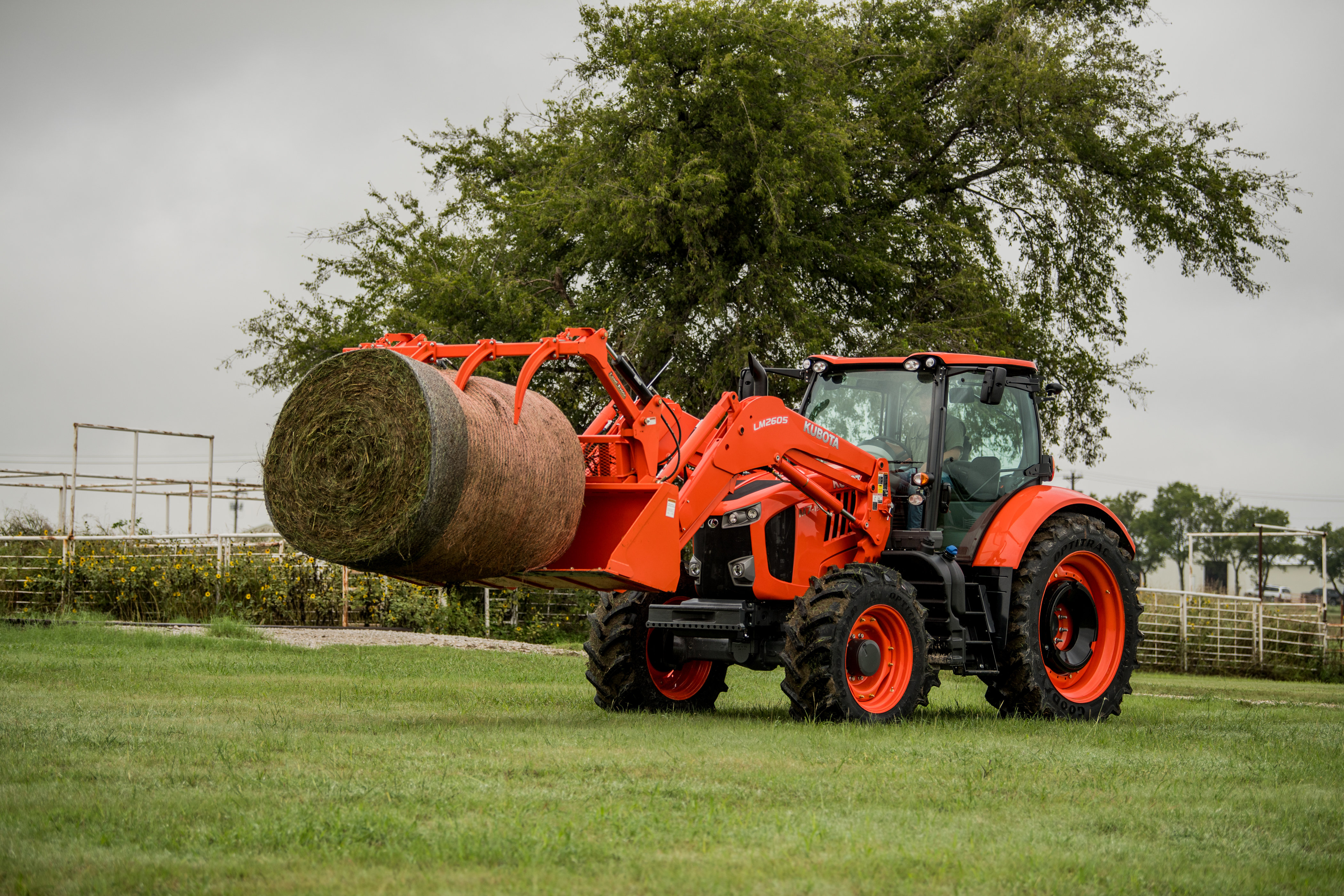 Трактор Kubota m7