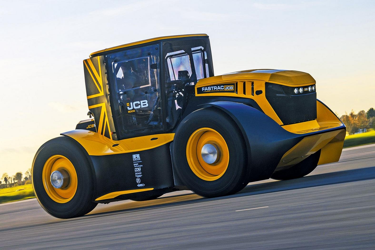 JCB Fastrac самый быстрый трактор