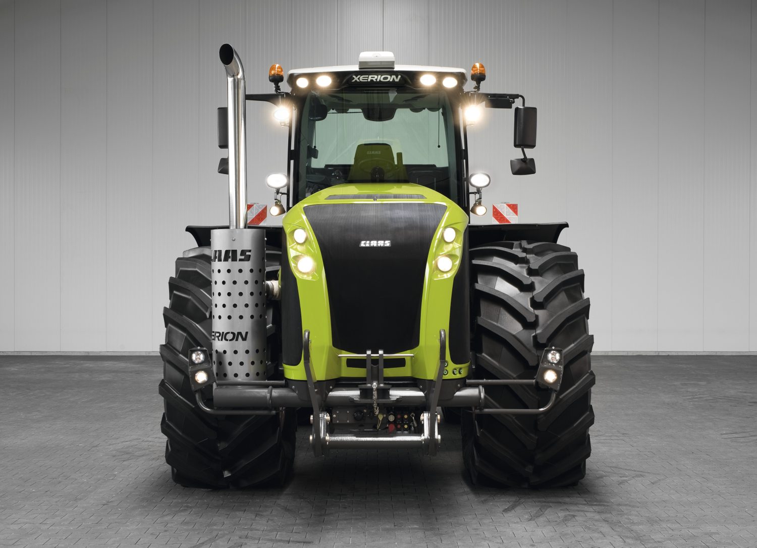 Тракторный класс. Трактор CLAAS Xerion. Трактор Ксерион 5000. Трактор CLAAS Xerion 4000. Класс Ксерион 5000.