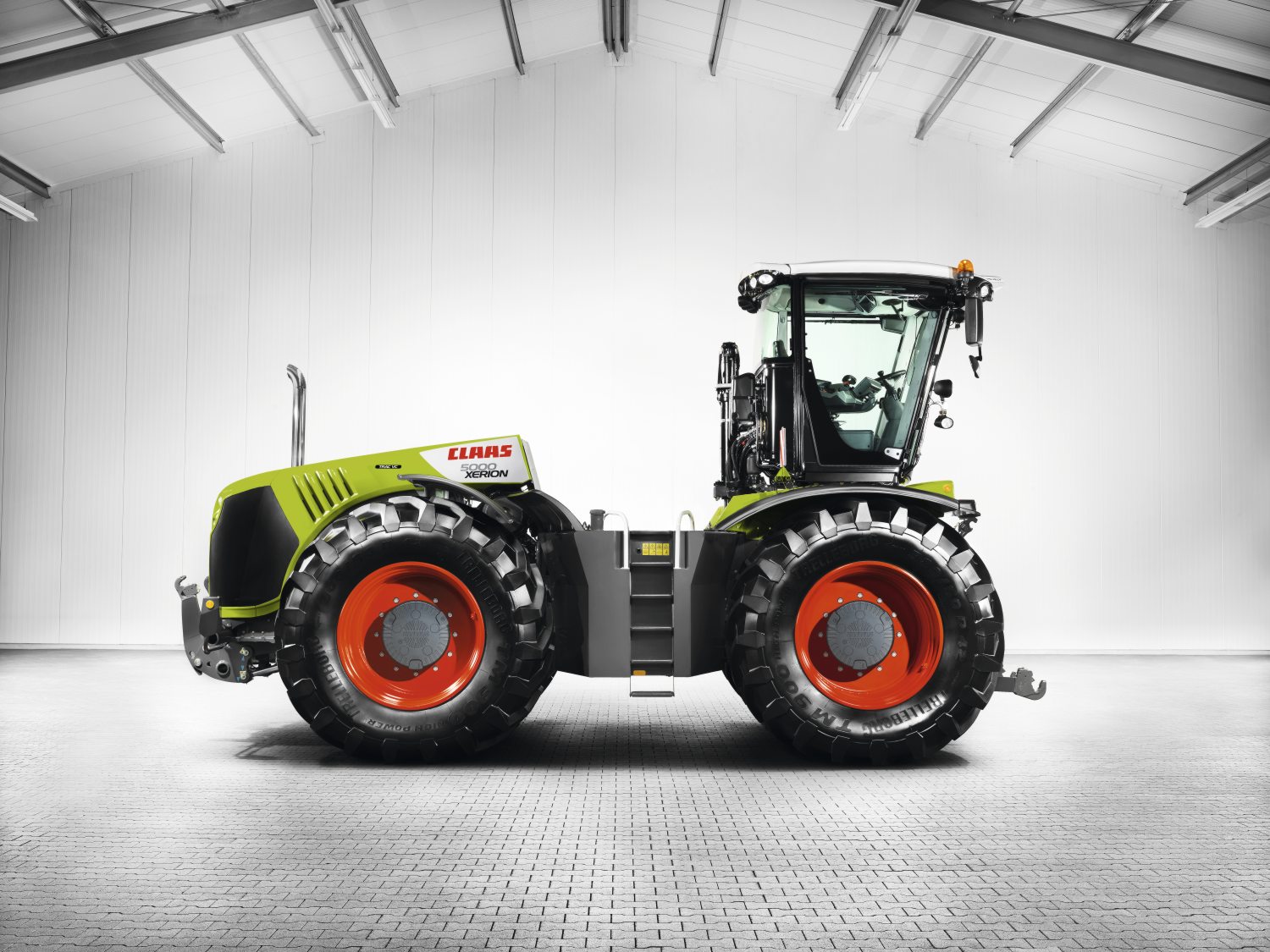 CLAAS Xerion 5000 расчистка снега