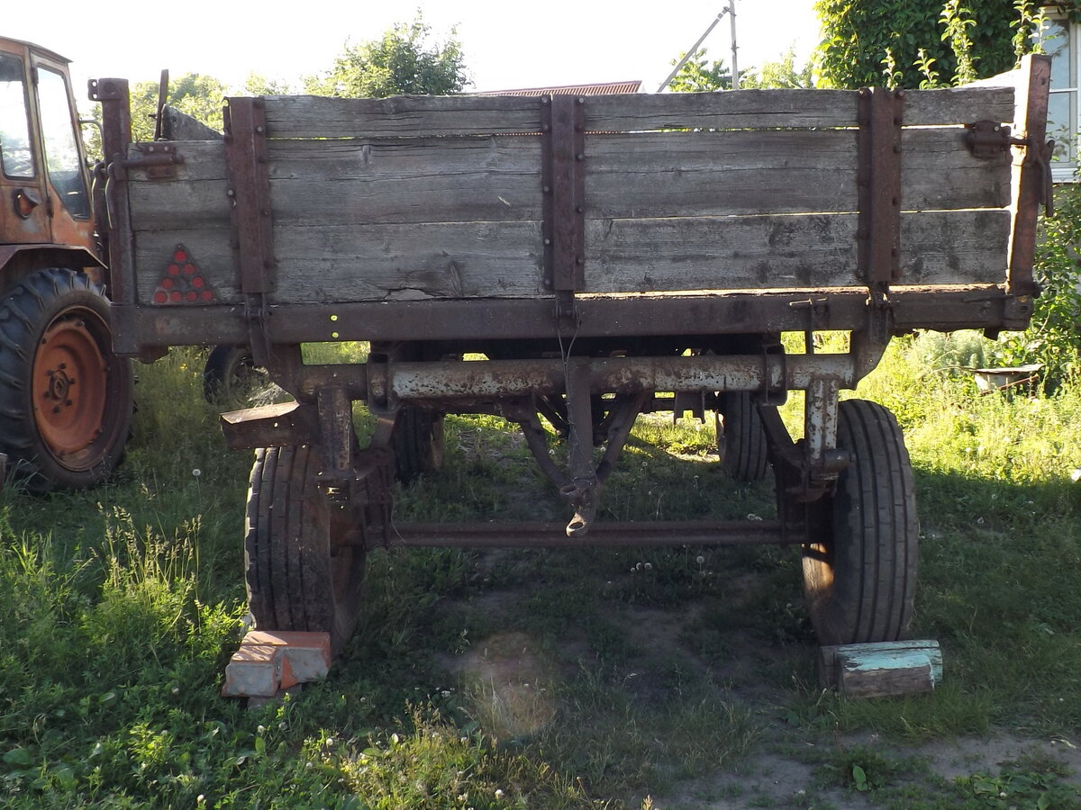 Купить прицеп мтз бу. МТЗ 80 С ПТС 4. МТЗ 80 С прицепом. Тракторный прицеп на МТЗ 80. Телега 2 ПТС 4.