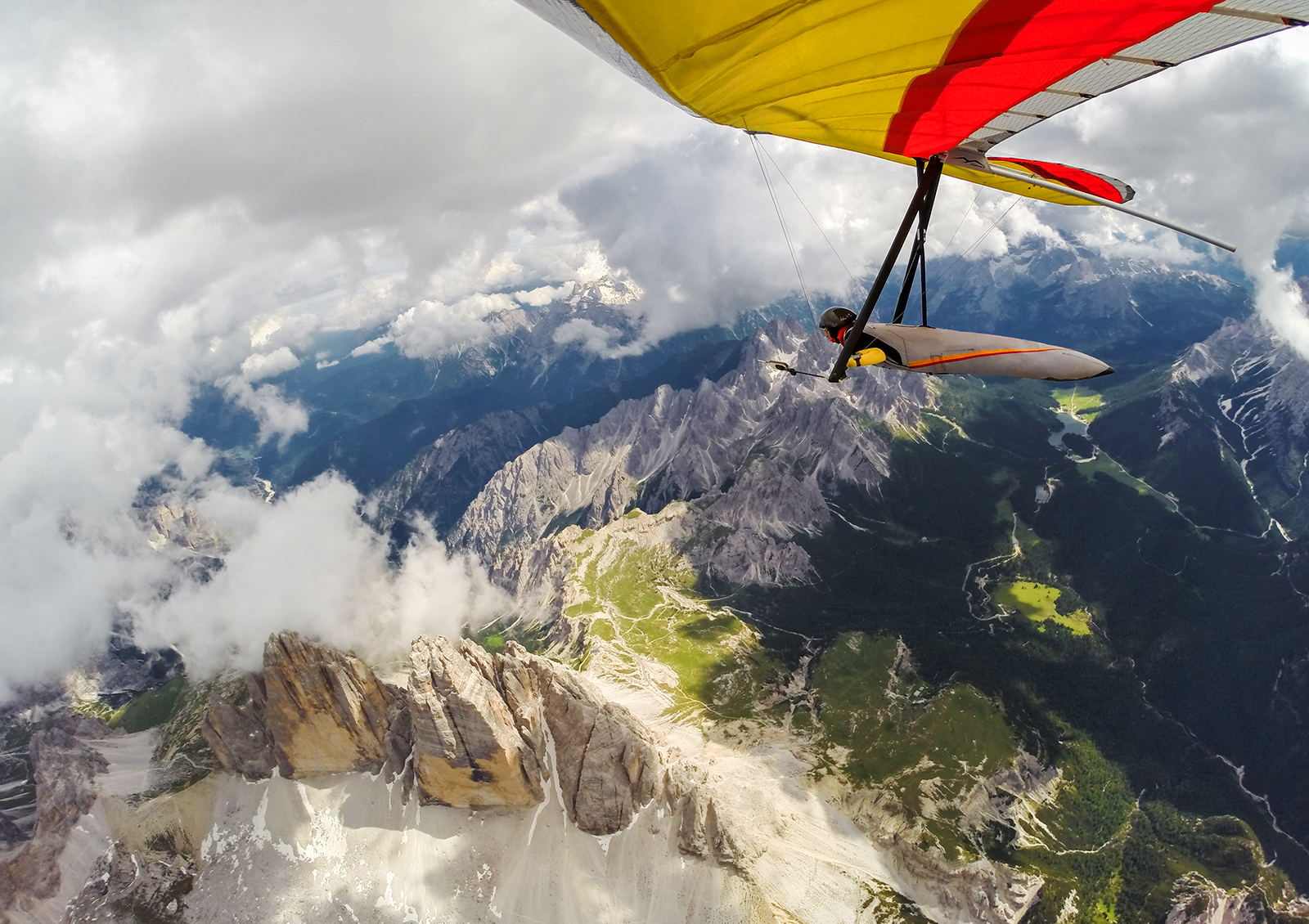 Трек летит. Дельтаплан hang Gliding. Дельтаплан планёр. Дельтаплан и параплан. Полет на дельтаплане.