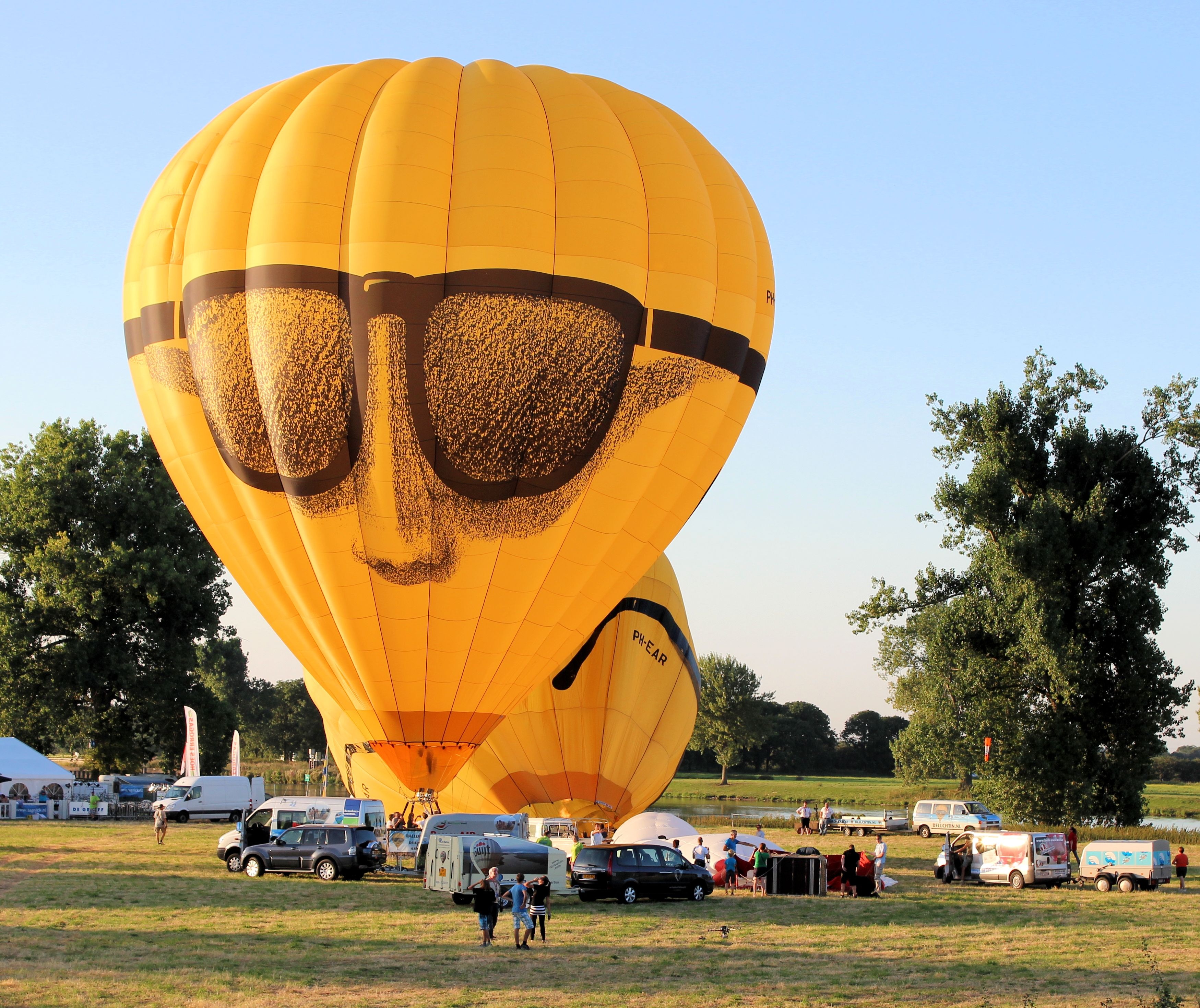 Аэростат объемом 2000 метров. Аэростат монгольфьер. Воздушный шар с корзиной. Необычные воздушные шары. Воздушные шары аэростаты.