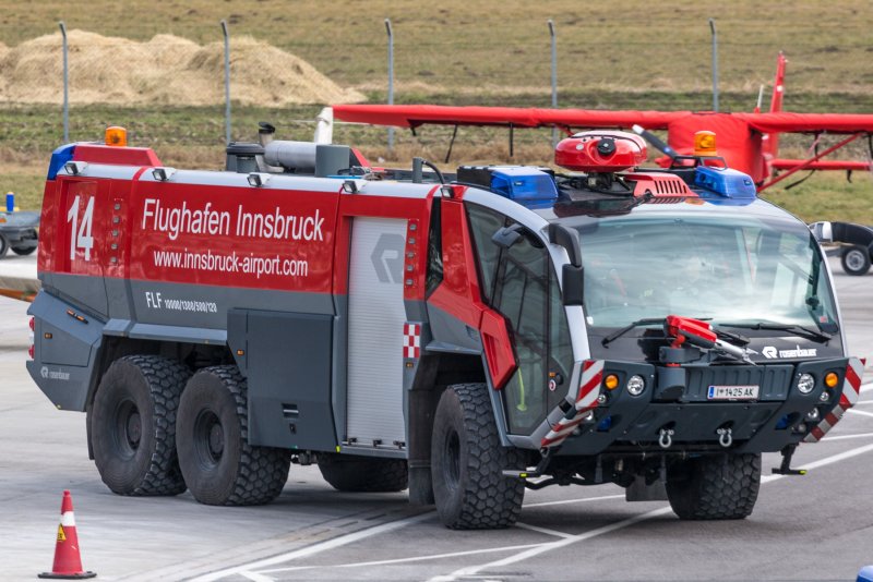 Пожарная машина аэропорта Rosenbauer Panther