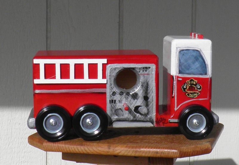 Кормушка пожарная машина