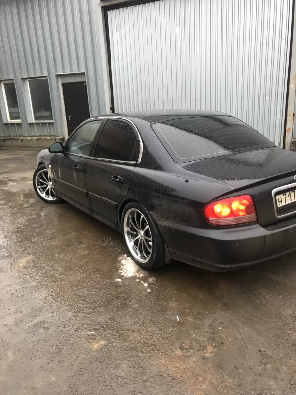 Hyundai Sonata EF черная r18