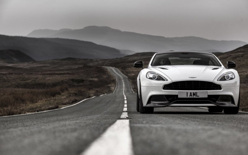 2014 Aston Martin Vanquish Carbon White .