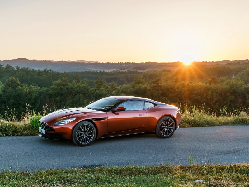 Aston Martin db11 2020