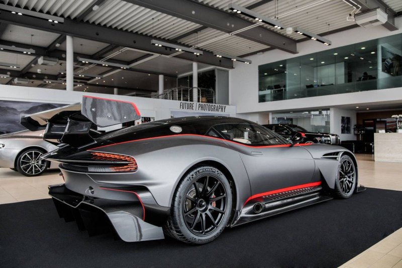 Aston Martin Vulcan 2016 Hypercar