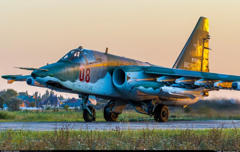 Самолет Су-25