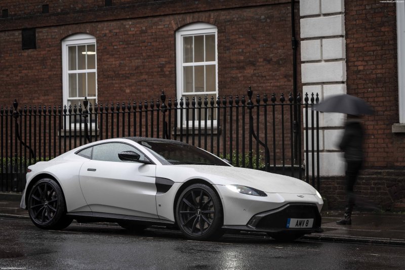 Астон Мартин Vantage