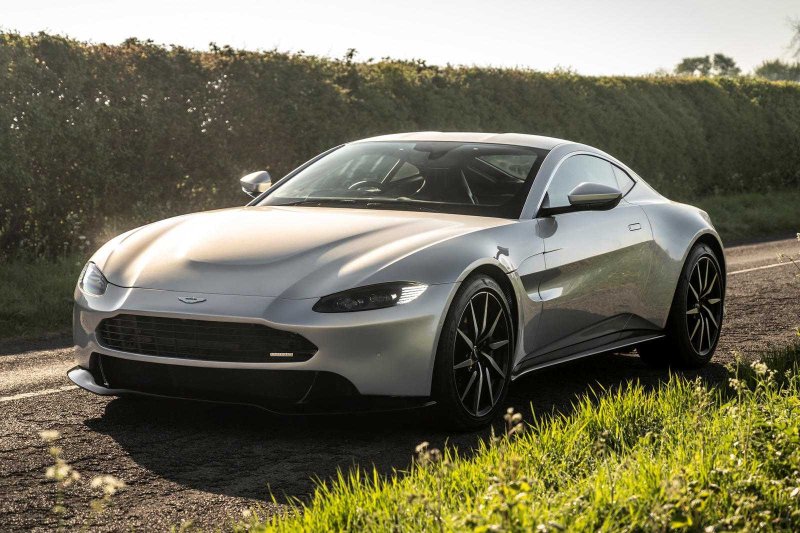 Астон Мартин v8 Vantage 2021