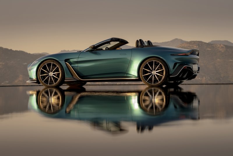 Aston Martin 007 2022