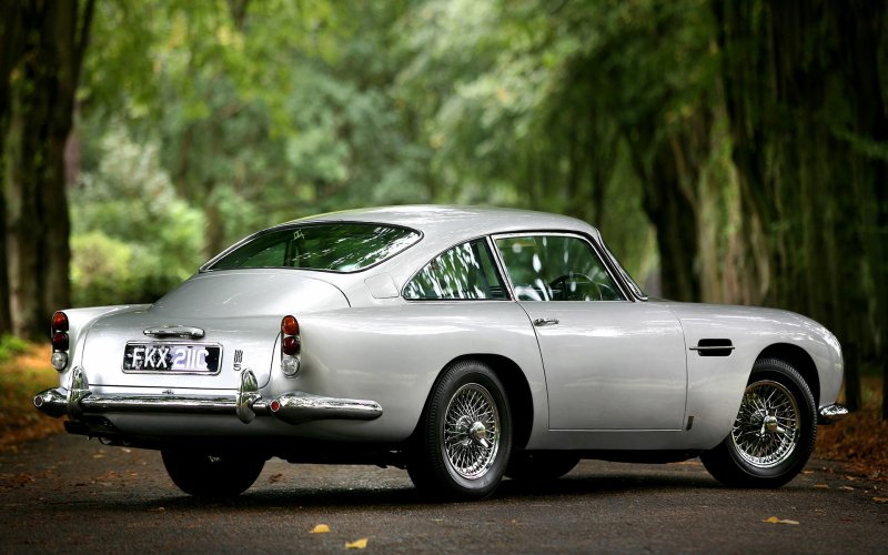 Астон Мартин db5
