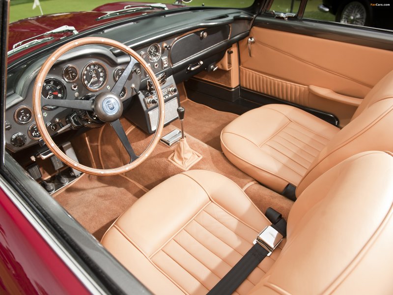 Aston Martin db5 салон
