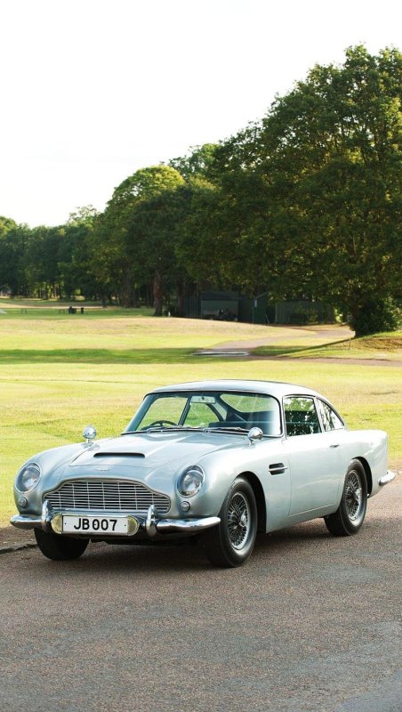 Aston Martin db5 Джеймса Бонда