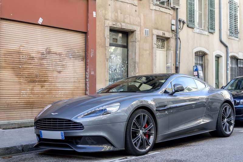 Aston Martin Vanquish 2021