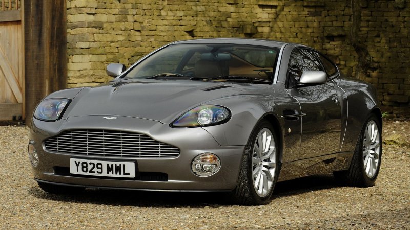 Aston Martin v12 2001