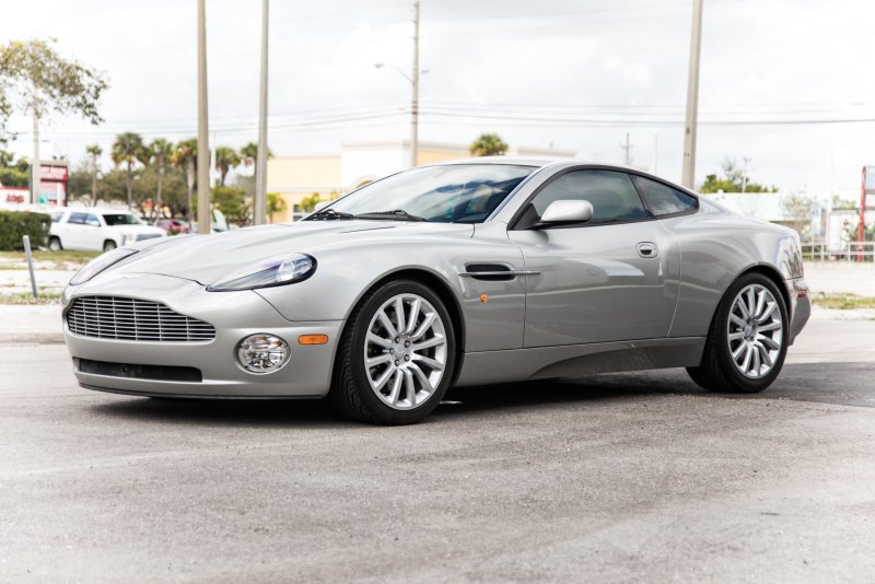 Aston Martin v12 Vanquish 2001