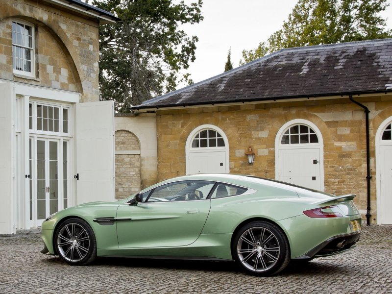 Aston Martin Vanquish 2012
