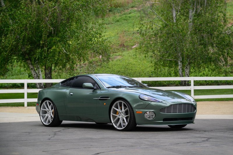 Aston Martin Virage vs Vanquish