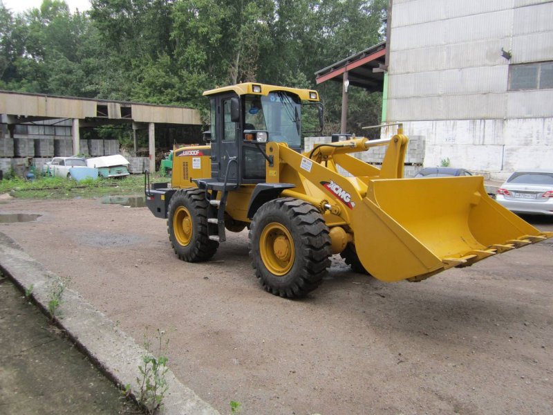 Фронтальный погрузчик XCMG lw300