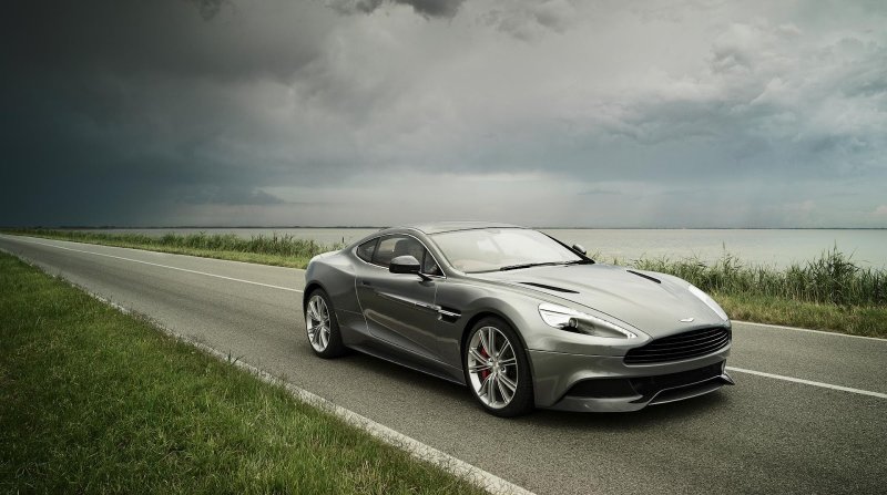 Машина Aston Martin